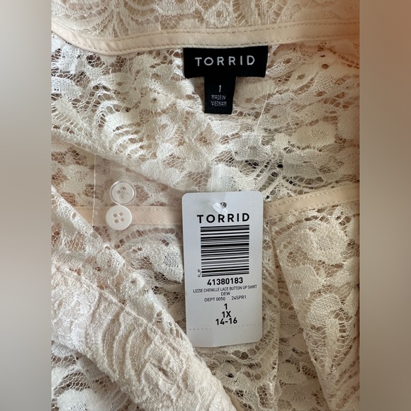 NWT TORRID IVORY CHENILLE LACE BUTTON DOWN SHIRT TORRID SIZE 1 (SIZE 14/16 - 1X) - Picture 6 of 11